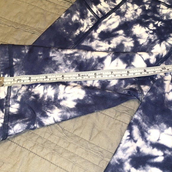 Like New GapFit Blackout High Rise Bike Shorts - Picture 3 of 9